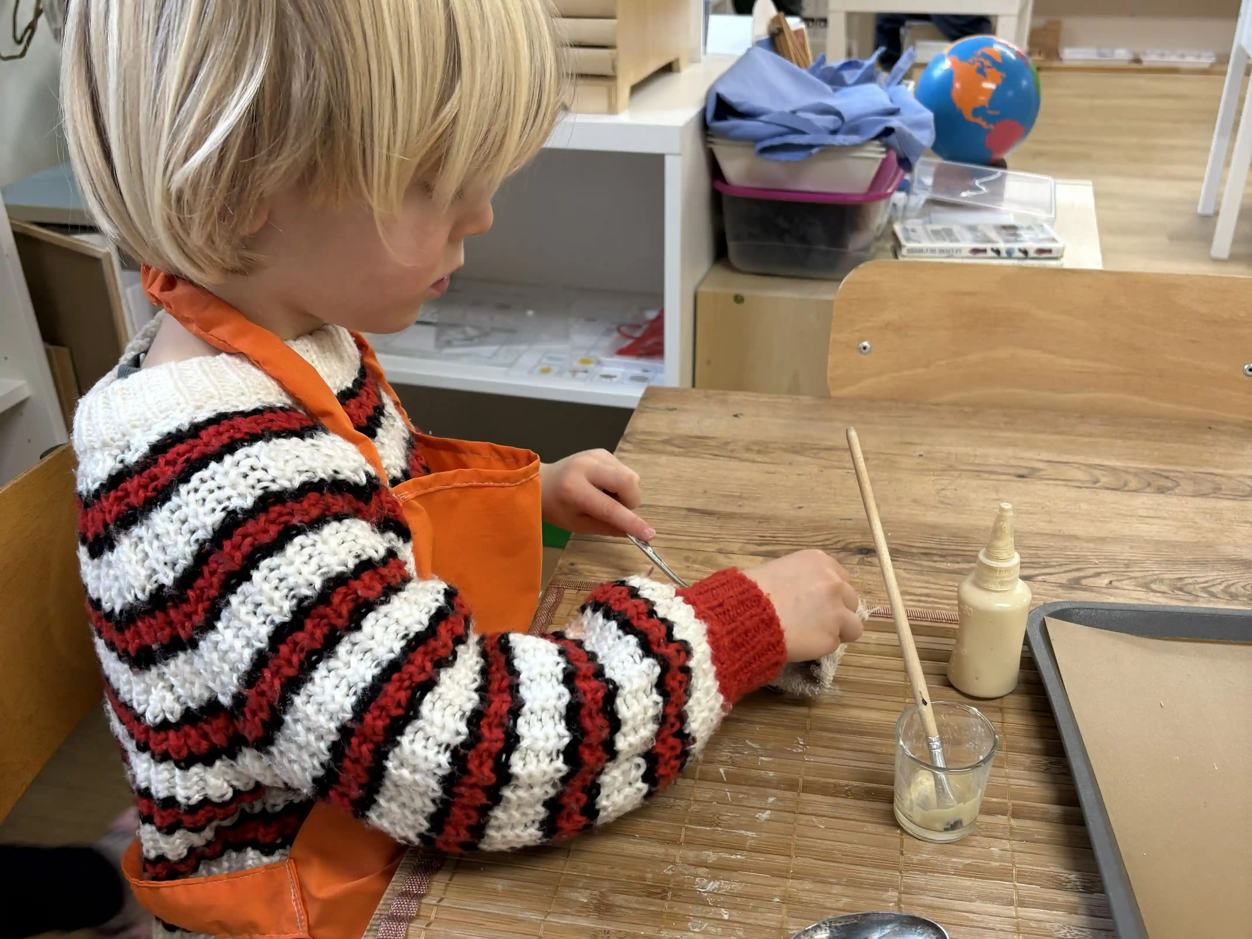 Enfants en atelier créatif du mercredi